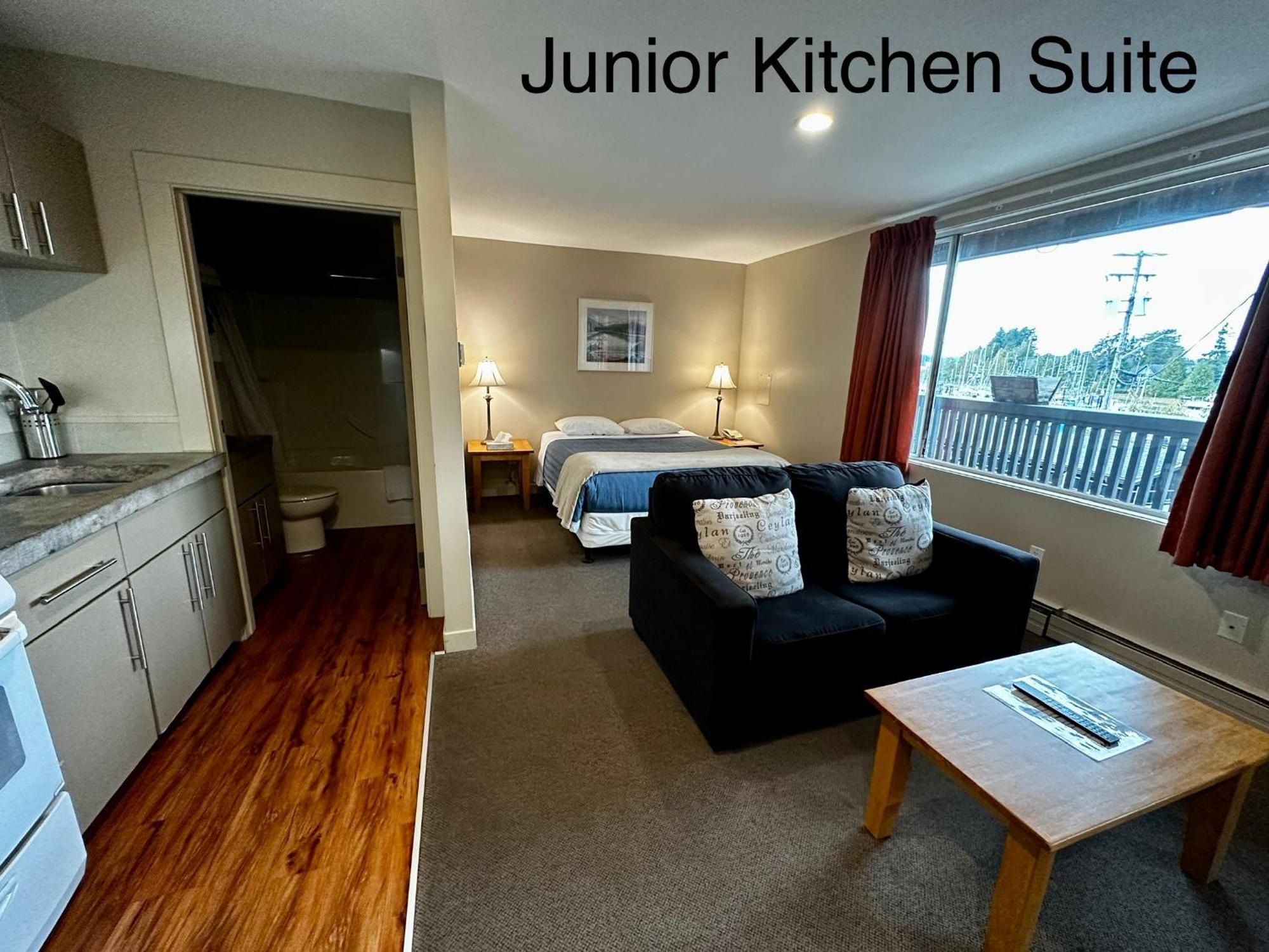 West Coast Motel On The Harbour Ucluelet Exterior photo