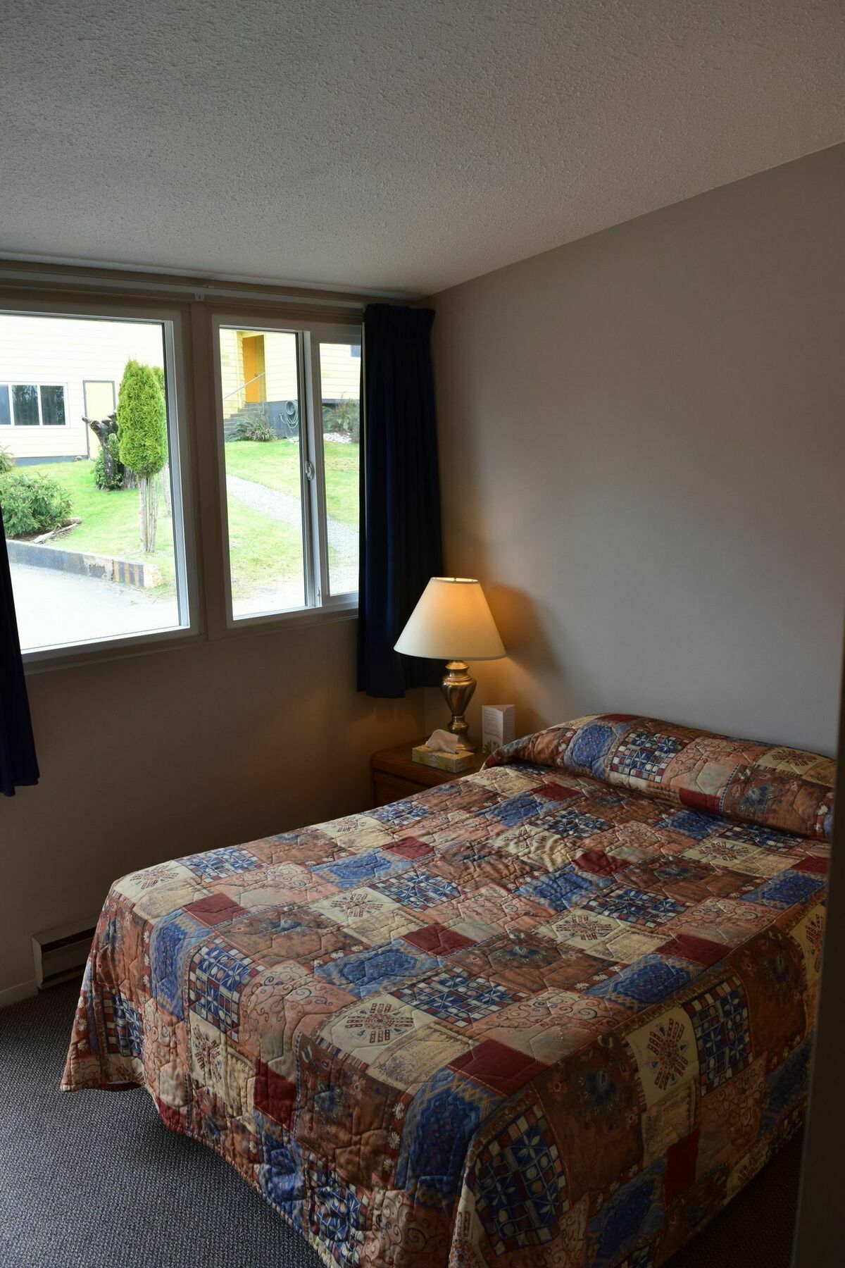 West Coast Motel On The Harbour Ucluelet Exterior photo